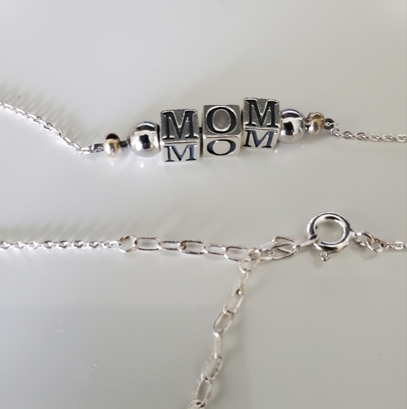 "Mom" necklace - Picture 3 of 3